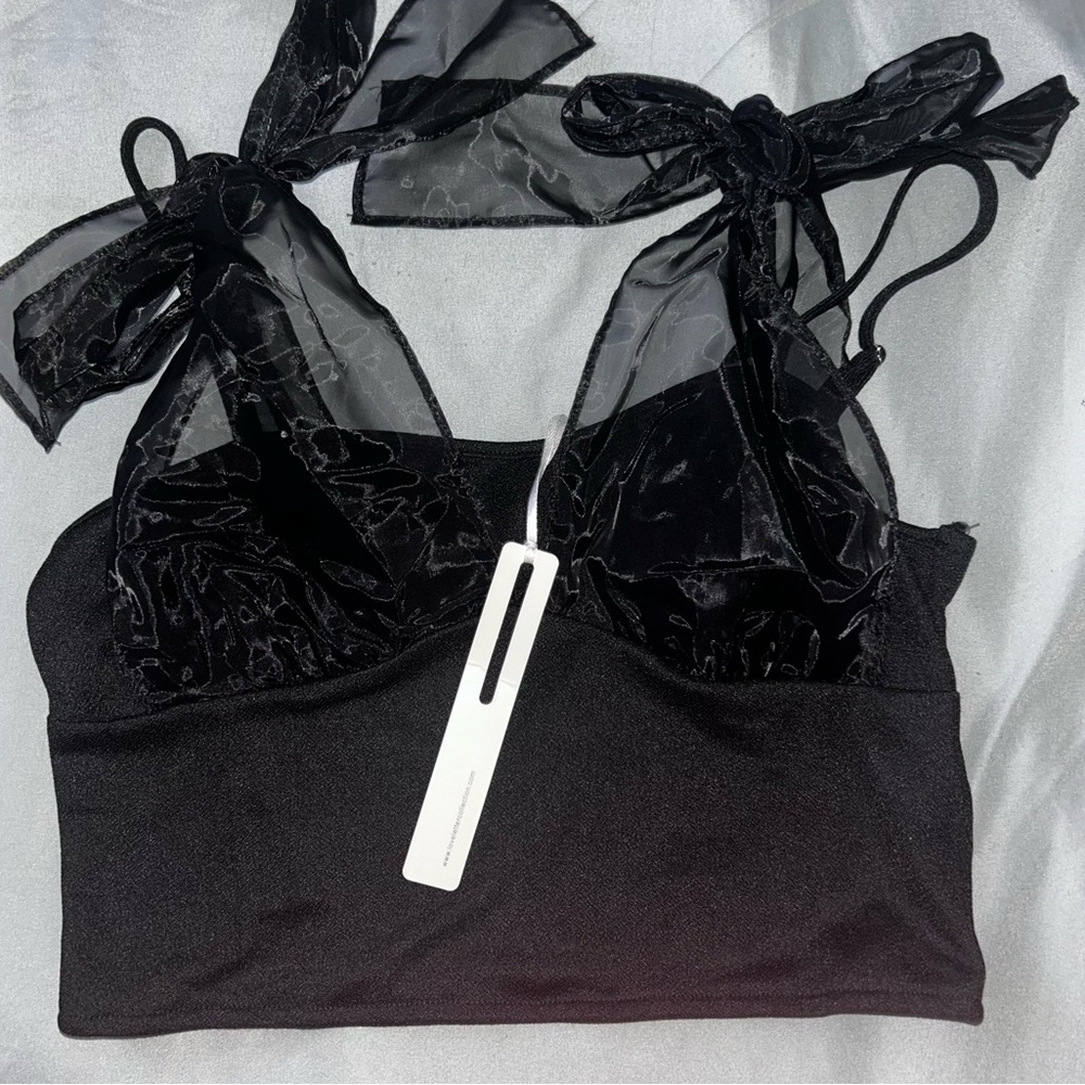 Donated ❌ Black crop top with tie bows shoulders